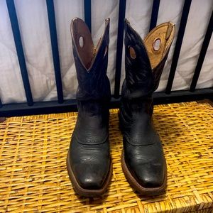 ARIAT MEN’S BOOTS.  10 1/2
